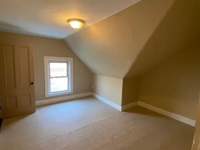 Foto del edificio - Massive Townhouse for 3 Roomies or Family!...