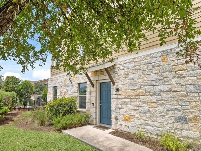 Building Photo - 516 E Slaughter Ln