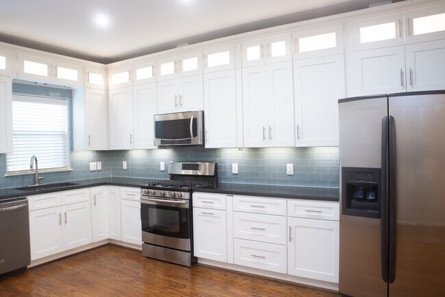 Recently renovated kitchen - 2237 Naomi St