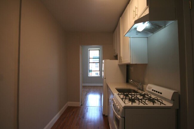 Foto del edificio - 622 E 11th St