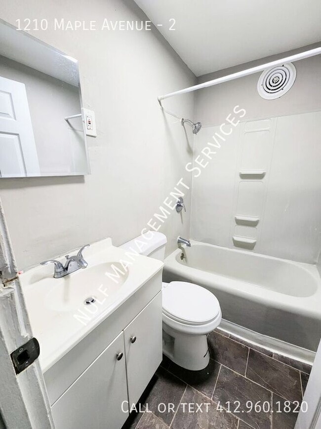 Foto del edificio - 1210 Maple Ave