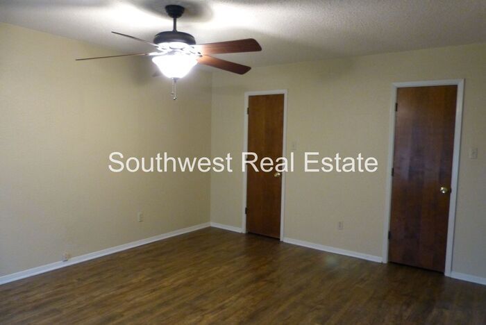 Primary Photo - Spacious 3 bedroom 2 bath home.