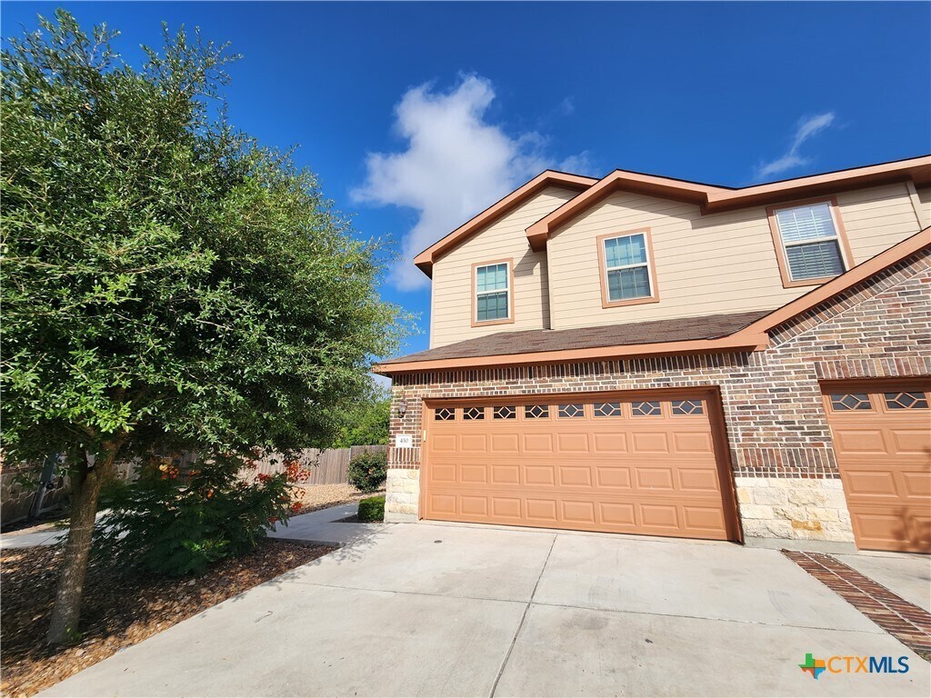 Foto principal - 430 Creekside Curve