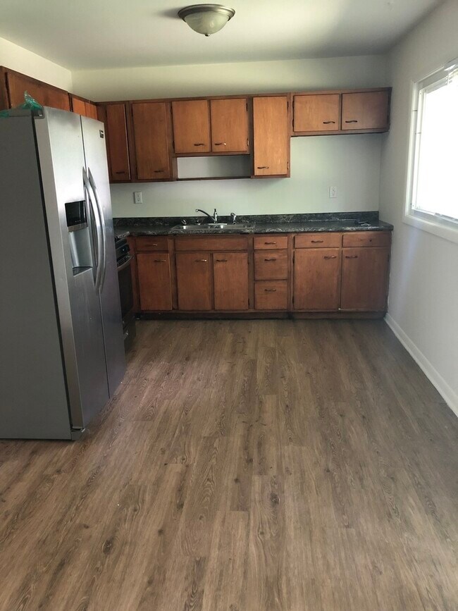 Building Photo - 901 Blackhawk Dr