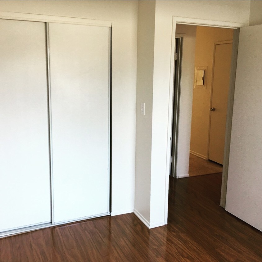 Foto principal - 7507 Woodman Ave