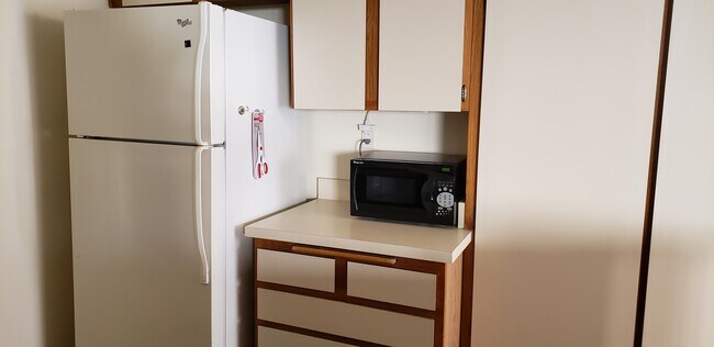 Refrigerador y microondas - 9721 Mesa Springs Way