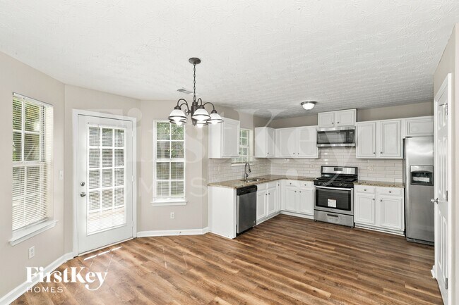 Building Photo - 2896 Two Lakes Cir