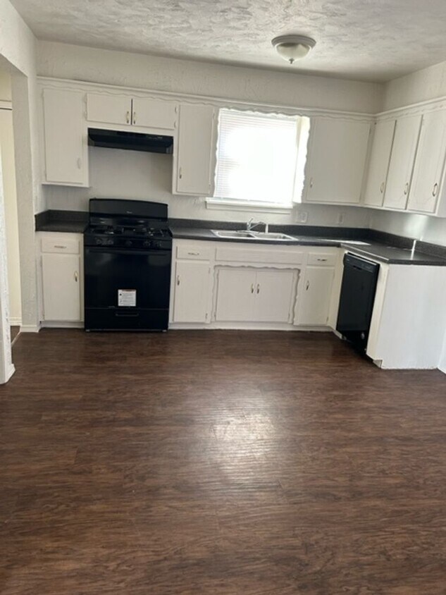 Foto principal - 333 NW 80th St