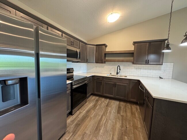 Building Photo - 103 N Oak Park Ave