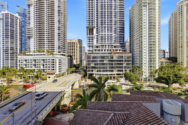 Foto del edificio - 511 SE 5 Ave