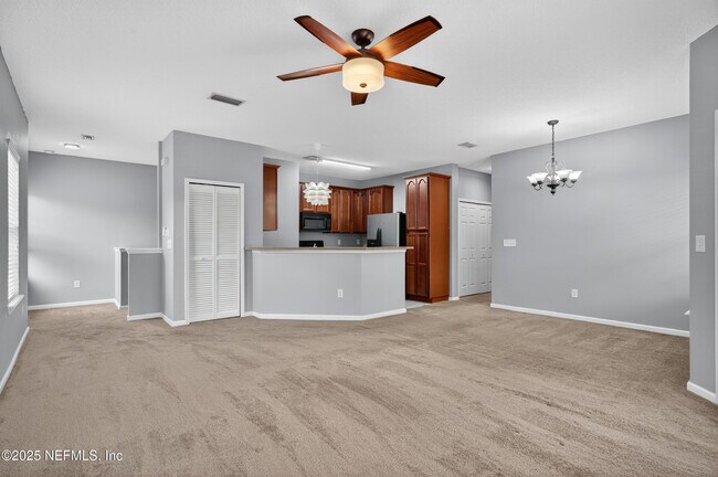 Foto del edificio - 7229 Deerfoot Cir
