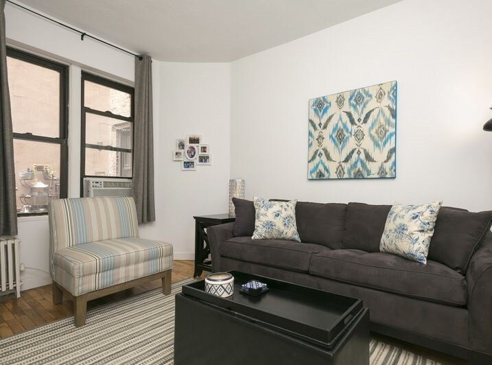 Foto principal - 331 E 12th St