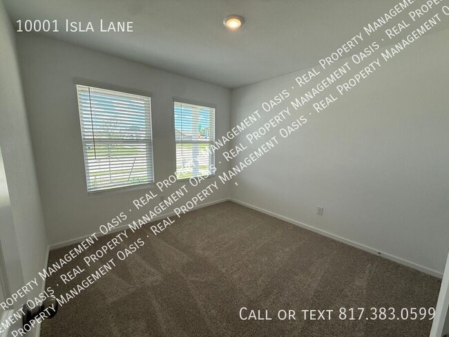 Building Photo - 10001 Isla Ln