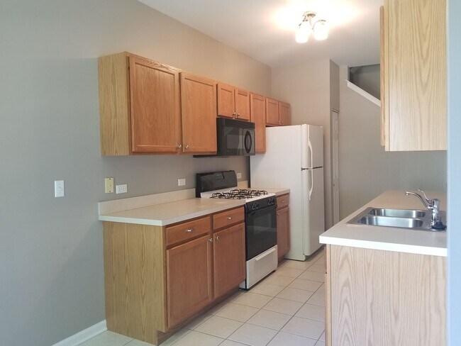 Foto del edificio - Aurora Two Bed Two Story Townhome