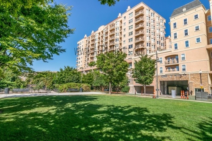 Primary Photo - DOWNTOWN HI-END CONDO