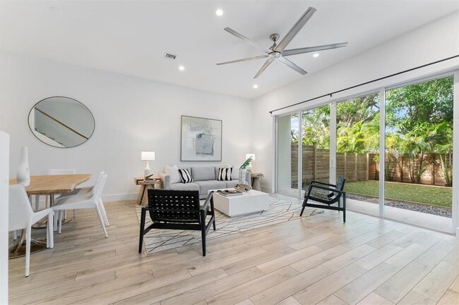 Foto del edificio - 1121 SW 2nd Ct