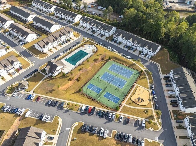 Foto del edificio - 124 Auburn Wds Dr