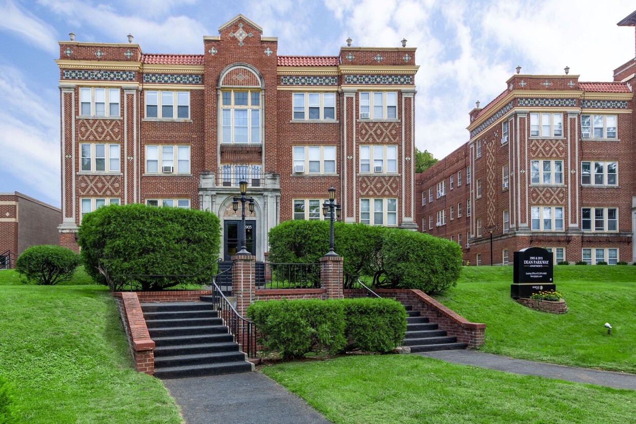 Primary Photo - Calhoun Beach Apartments