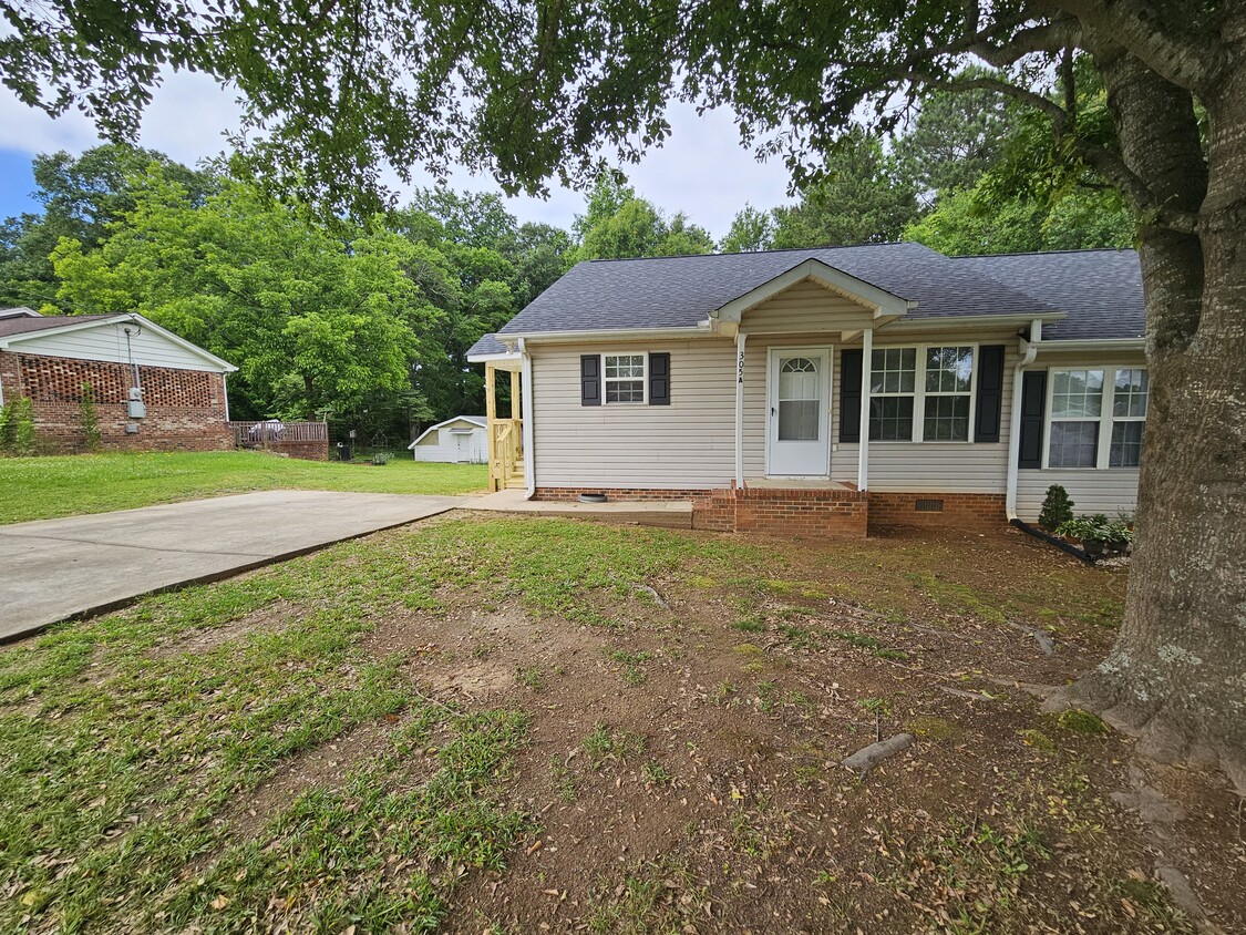 Front Exterior - 305 Pope Field Rd #A