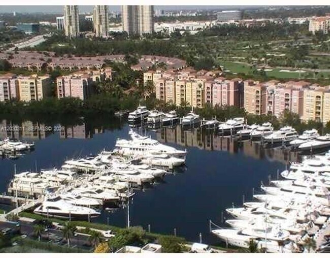 Foto del edificio - 19707 Turnberry Way