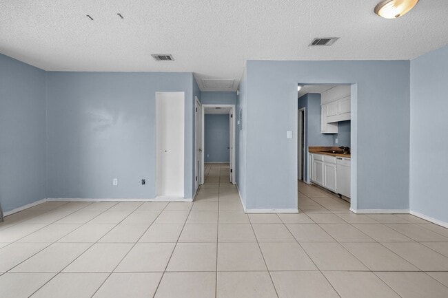 Building Photo - Gulf Breeze Gem — 1BR Home Ready December 5th!