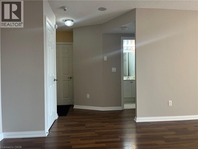 Building Photo - 220 Forum Dr