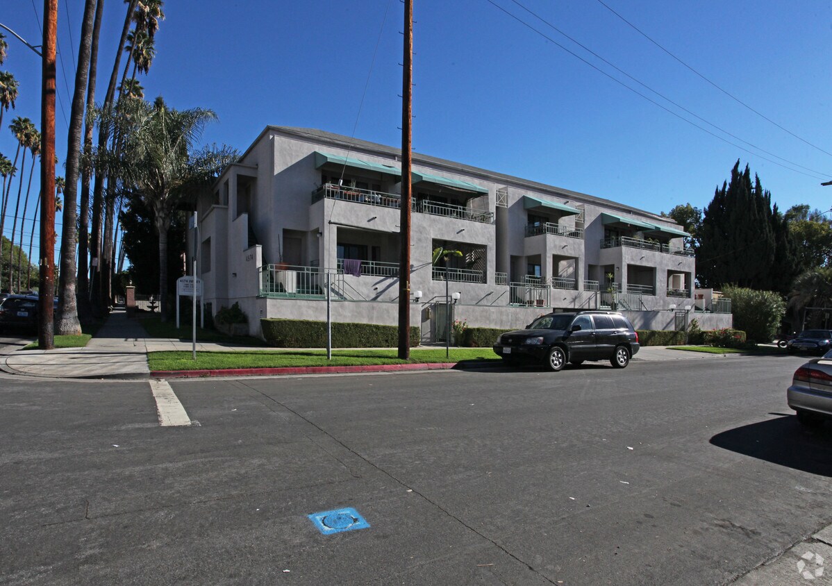 Building Photo - 4574 Finley Ave