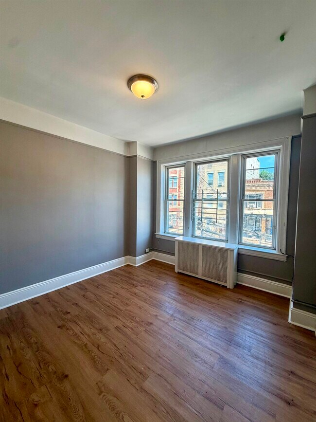 Building Photo - 39 64th St