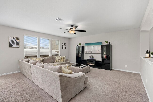 Foto del edificio - Stunning 5 bedroom Home on Far West Side