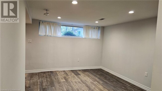 Building Photo - 77 Blackwood Crescent