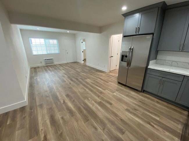 Foto del edificio - 3827 Girard Ave