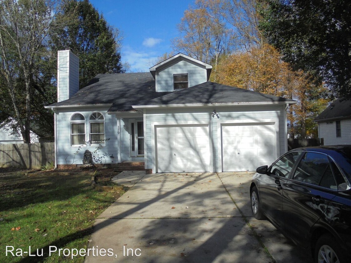 Primary Photo - 3 br, 2.5 bath House - 119 Bridlewood Ave.