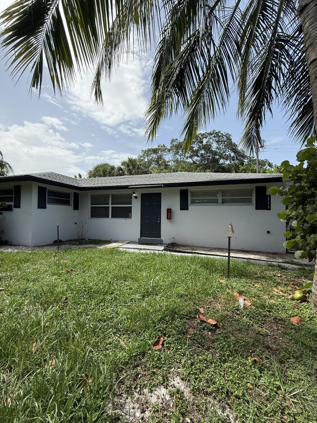 Building Photo - 1773 Windsor Dr