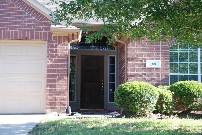 Building Photo - 1006 Magnolia Dale Dr