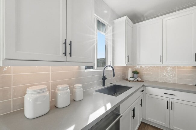 Building Photo - 2121 W Sonoran Desert Dr