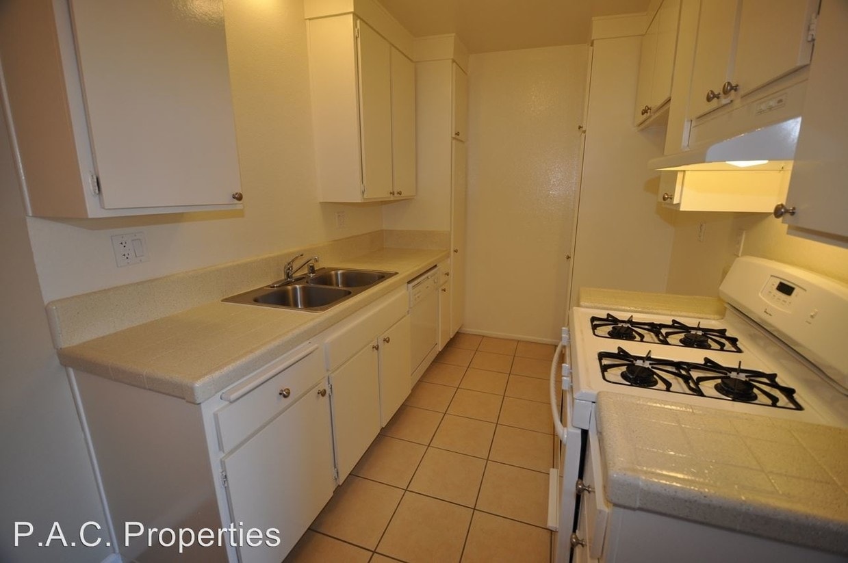 25052 Walnut St, Newhall, CA 91321 Condo for Rent in Newhall, CA