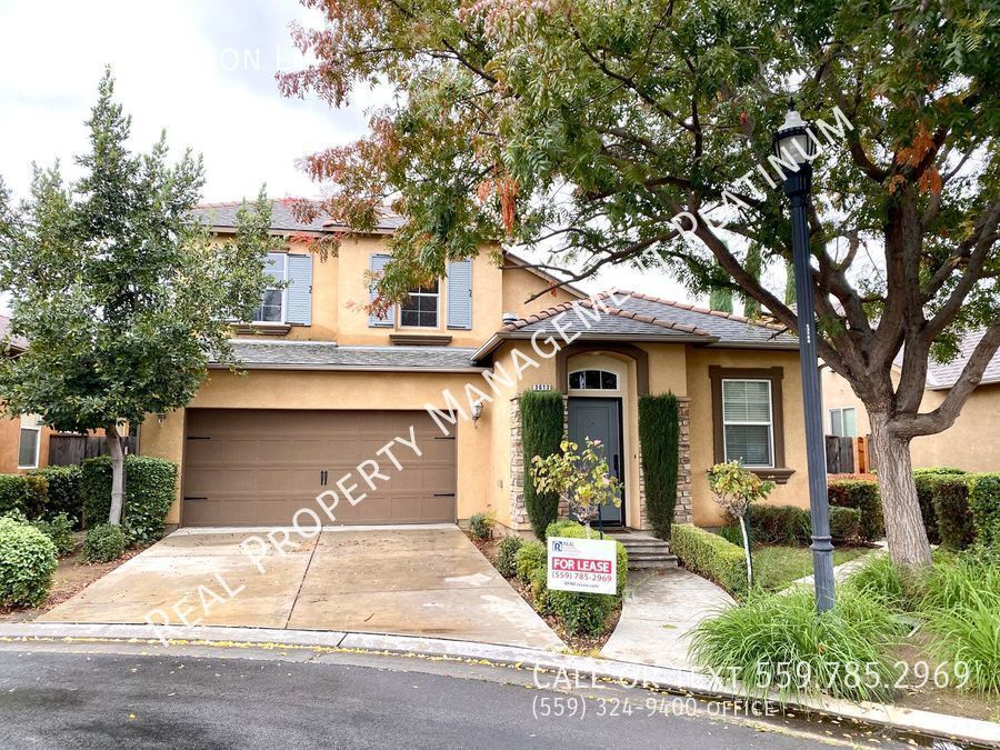 2,350 3 Bedroom Plus Office Home with House Rental in Clovis