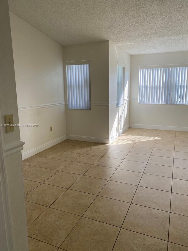Foto del edificio - 17440 NW 67th Ct