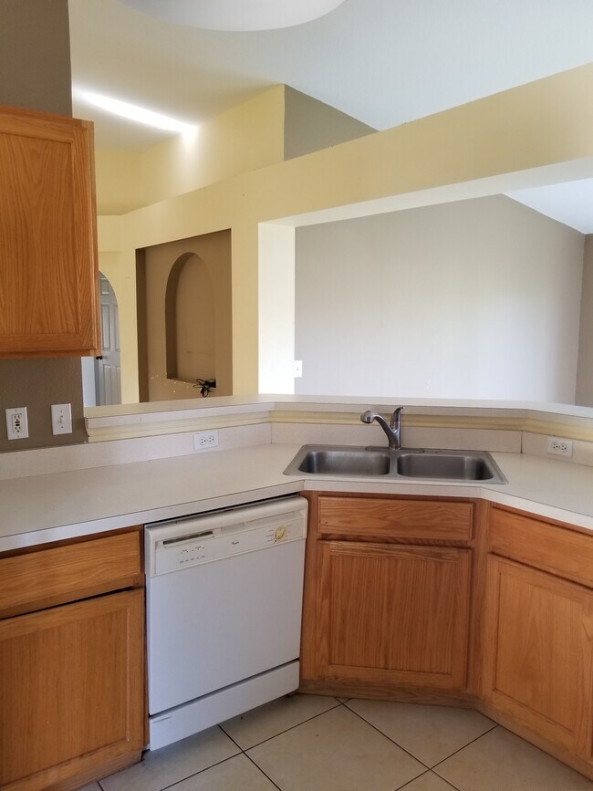 Building Photo - 4731 Willamette Cir