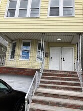 Building Photo - 127 W 51st St