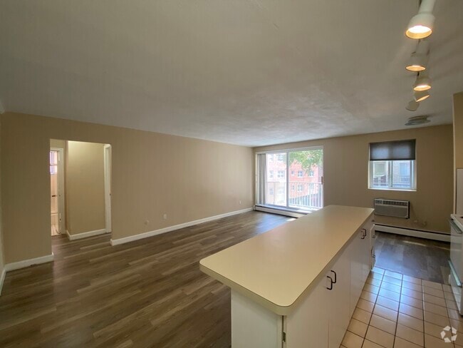 Building Photo - 123 Sewall Ave