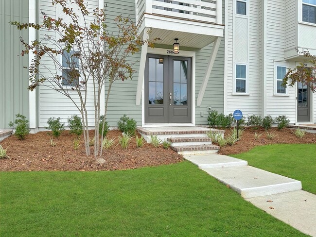 Building Photo - Luxury Townhome with Balcony in Midtown Ne...