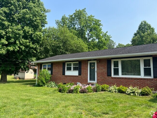 Building Photo - 1603 Seminole Dr