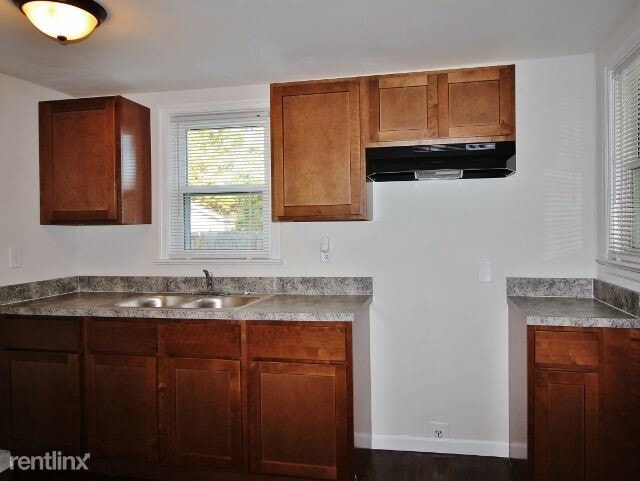 Building Photo - 3 br, 1 bath House - 457 E 46th St