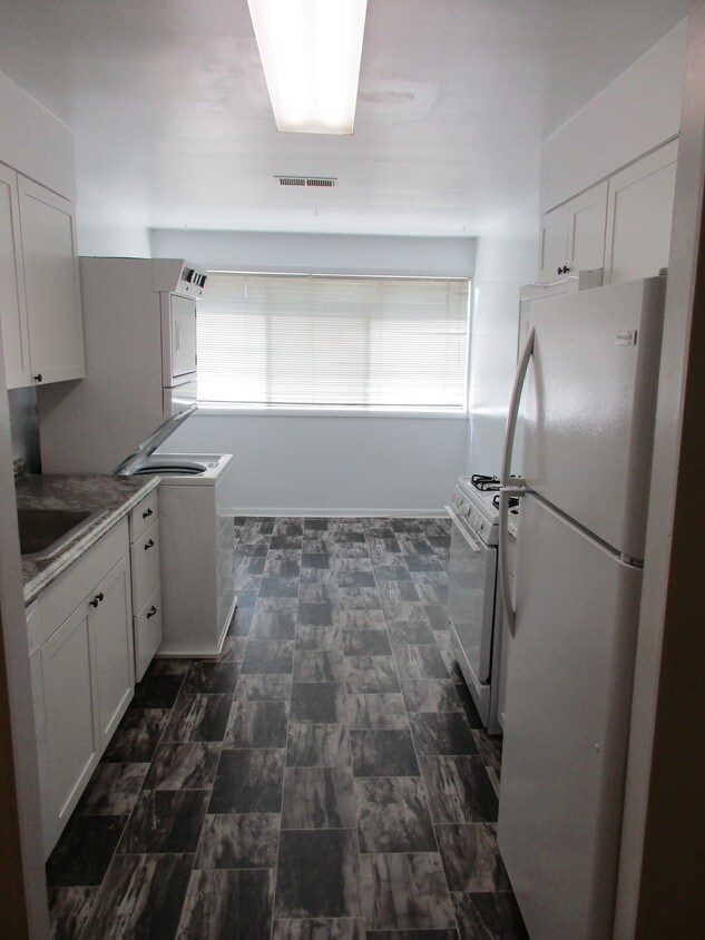 Kitchen - 1 Wye Oak Dr