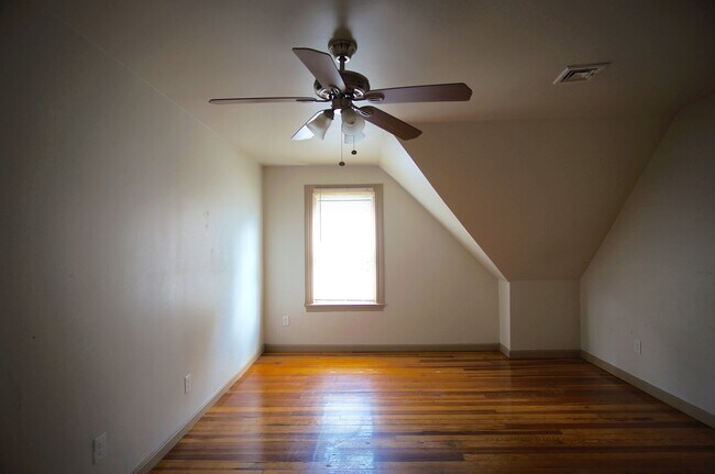 Foto del edificio - 230 Pleasant St