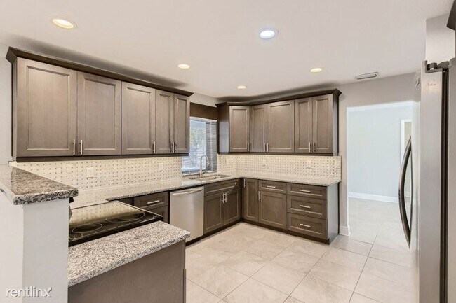 Building Photo - 4 br, 2 bath House - 14994 Cromwell Drive ...