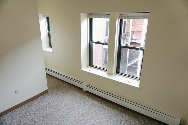 Building Photo - 414 Chestnut St