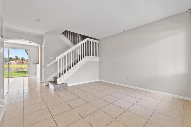 Building Photo - 1458 SE 24th Ct