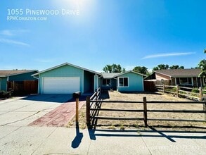 Building Photo - 1055 Pinewood Dr